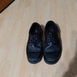 Black mens' shoes